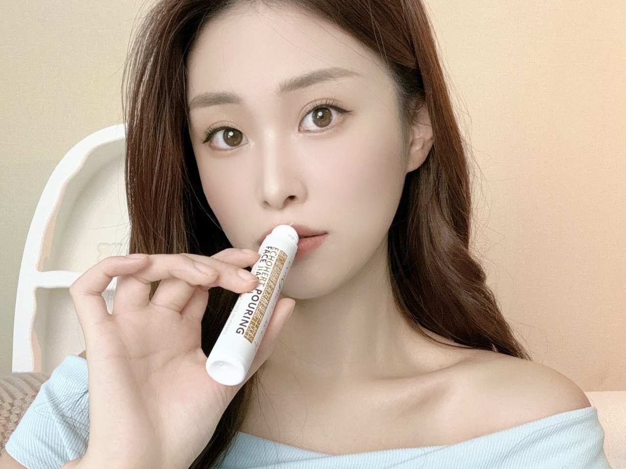 老年用户照片，慈祥微笑，家庭场景