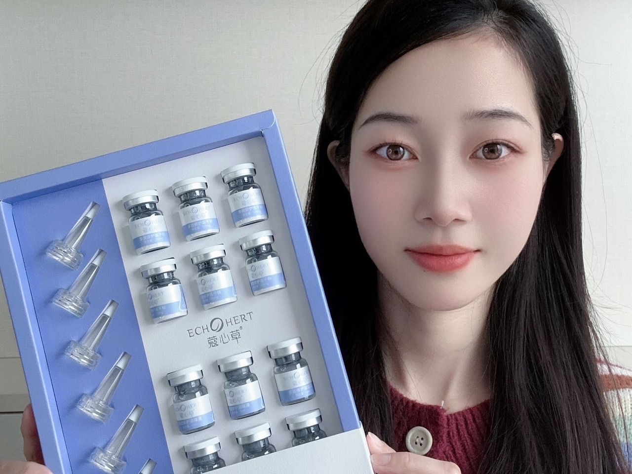 年轻创业者照片，充满活力，办公场景