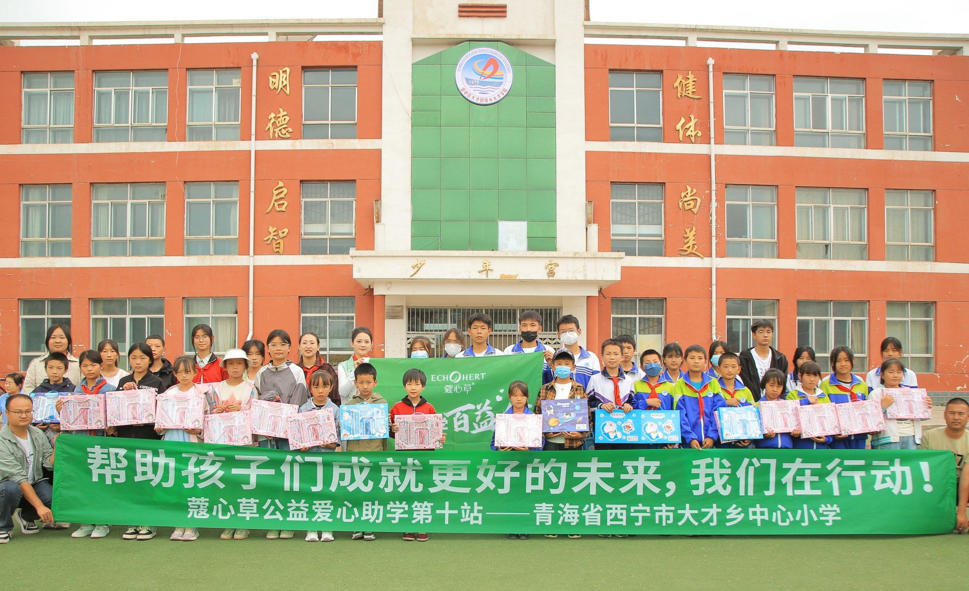 员工团建活动，展现团队凝聚力