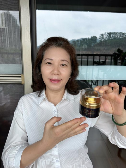 年过六十却越来越年轻，全靠遇见了“小草”